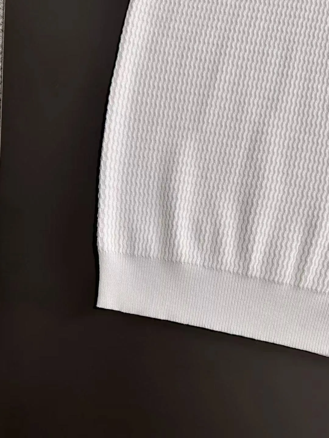 Next day shipment P300 High quality Big Goose 2025 new summer men's lapel short-sleeved knitted fabric Made of combed cotton yarn knitted cotton fabric, pure cotton high-weight special yarn, it feels full of weight when weighed, and the upper body is more textured than ordinary knitted fabrics. This texture can cope with the weather. Perfectly produced stitch by stitch according to the original version! Show nobility. Sizes: M to 3XL